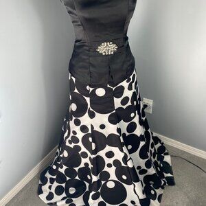 Two-piece bustier with skirt from Venus